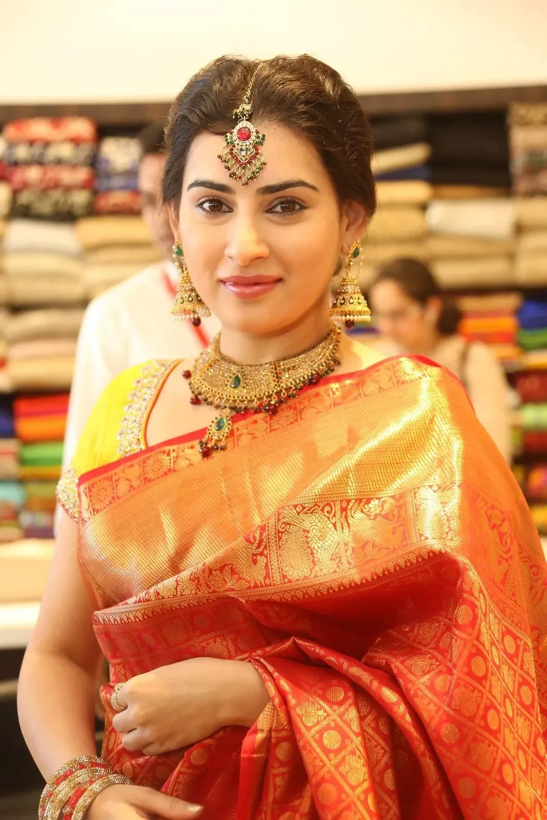 INDIAN GIRL ARCHANA VEDA IMAGES IN TRADITIONAL RED SAREE